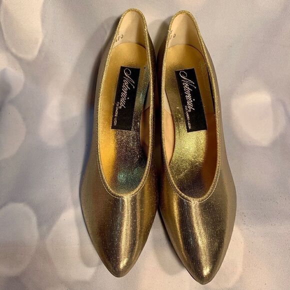 NOTORIOUS GOLD LAME PUMP 3” HEEL 8.5B - Picture 2 of 6